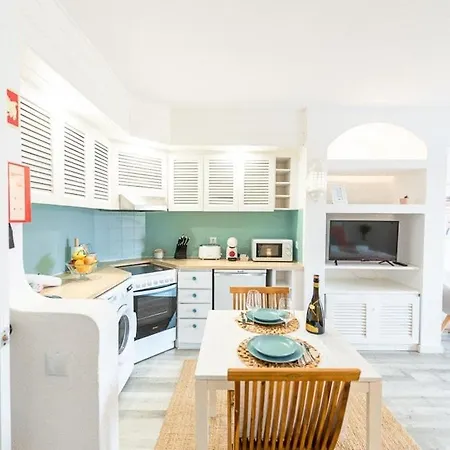 W Swim Pool And Seaview البوفيرا