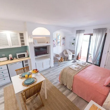 W Swim Pool And Seaview شقة